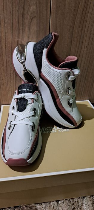 Нови оригинални сникърси Michael Kors