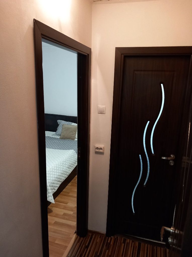 Proprietar vand apartament 2 camere/ liber /etaj2/spațios/centrala/AC