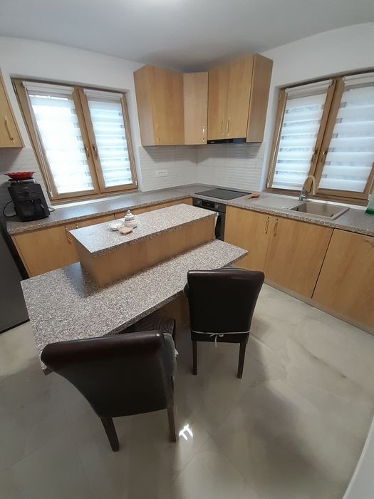 Inchiriez casa de vacanta