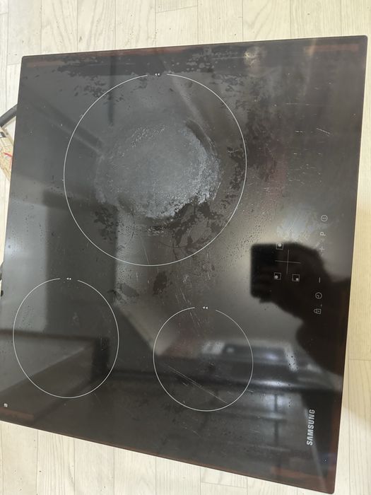 Продам варочную поверхность Samsung NZ63F3NM1AB