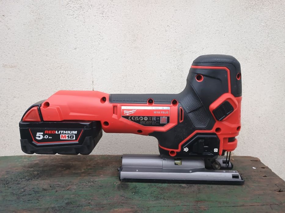 Fierăstrău pendular Milwaukee fbjs + baterie 5 amperi. Aproape noi