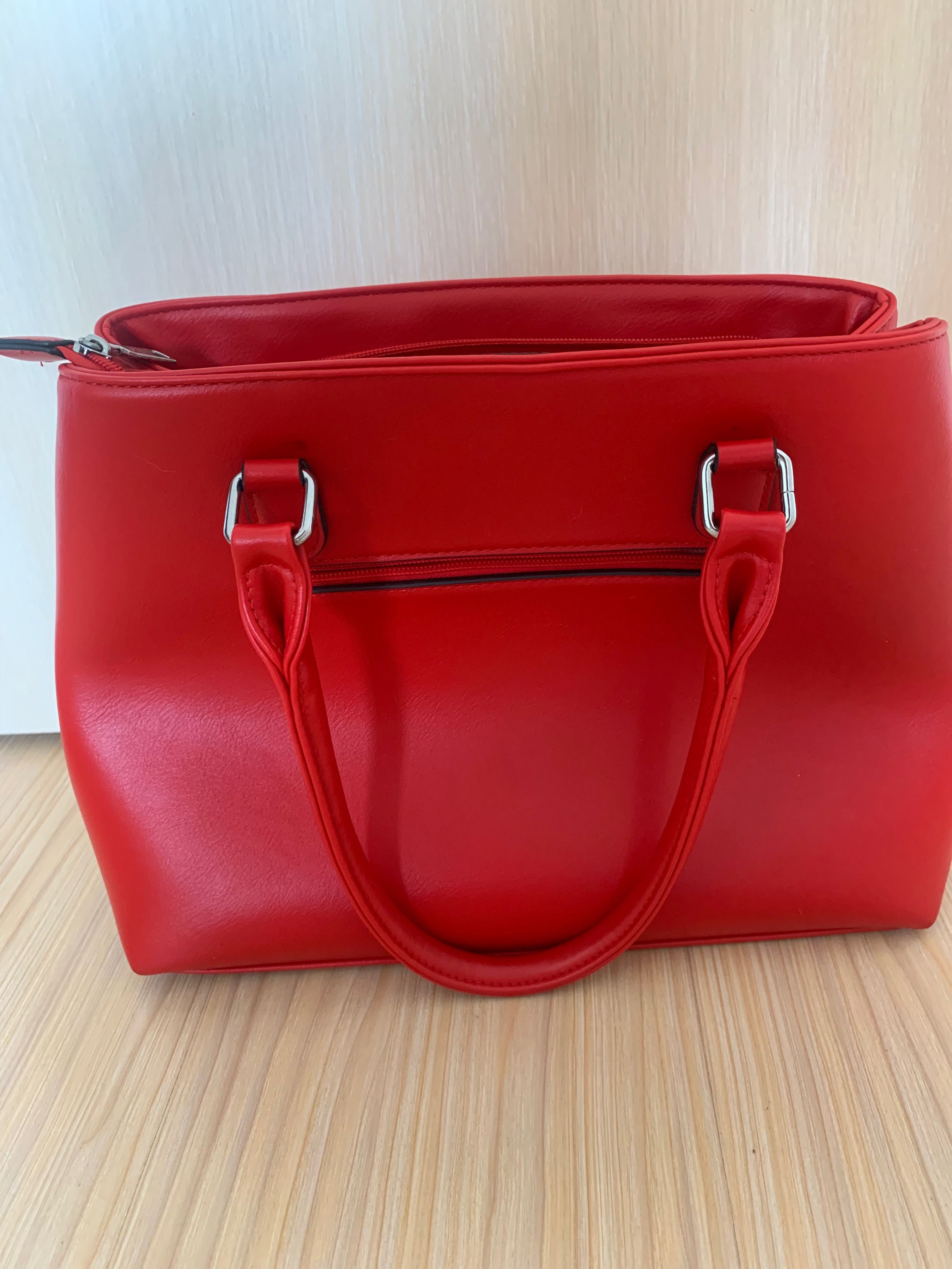 Червена дамска чанта