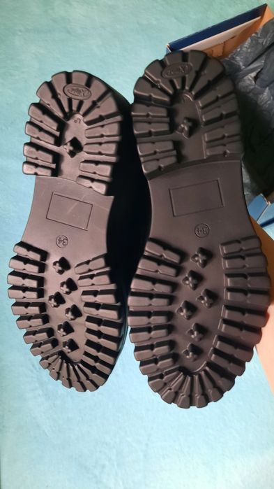 Pantofi piele, noi, model albina, marimea 34/35