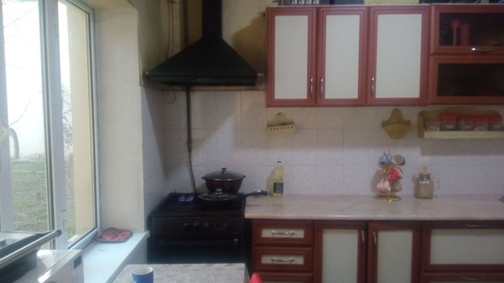 Ховли сотилади арчакучада