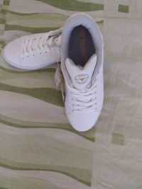 Спортни обувки бели