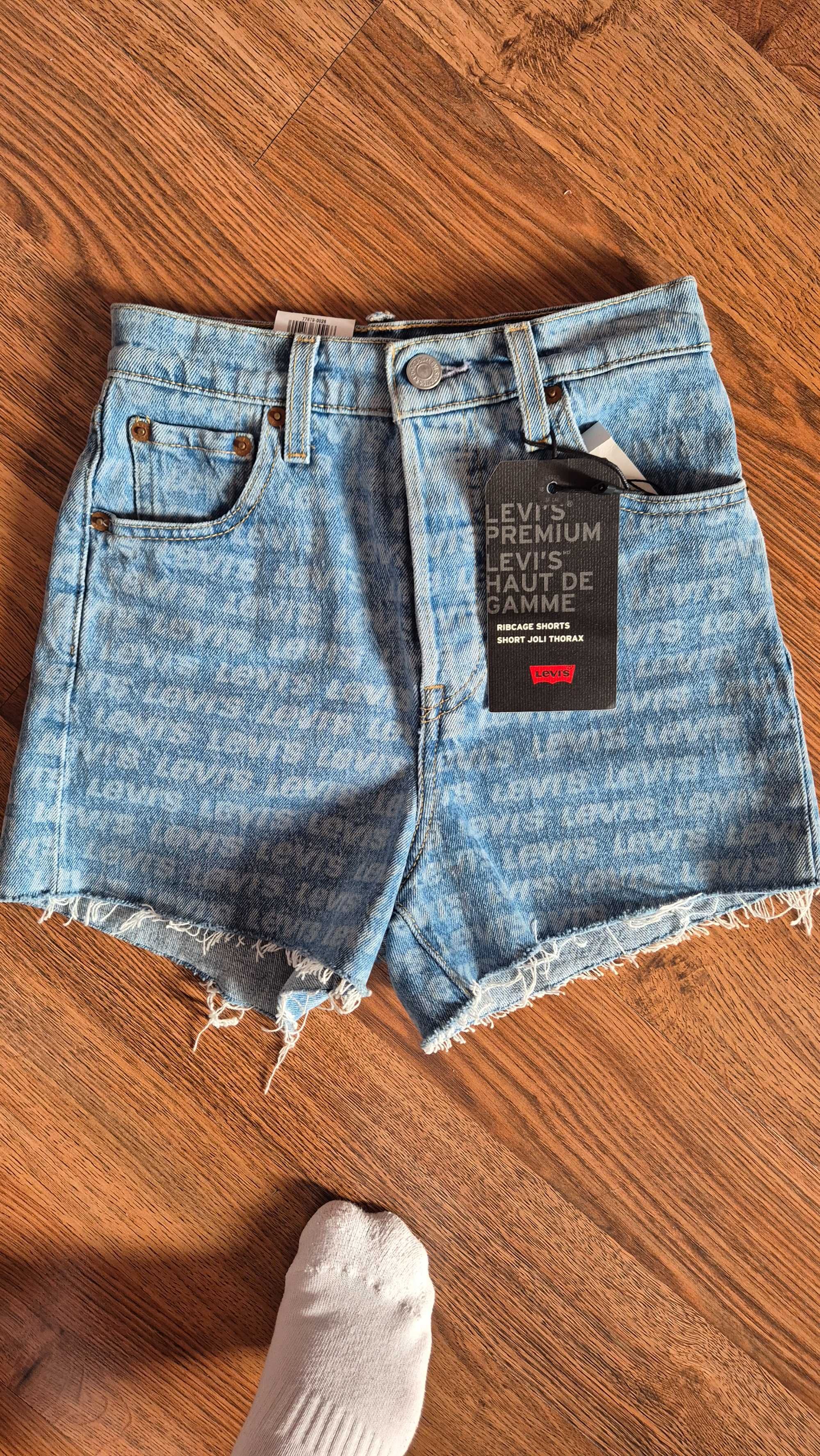 Къси дънкови панталонки Levis, 23
