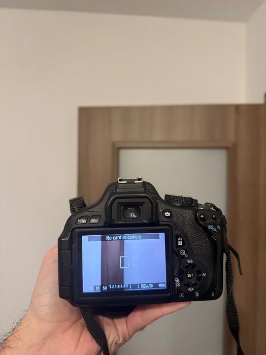 Canon 600D + Obiectiv 18-55mm + Geanta