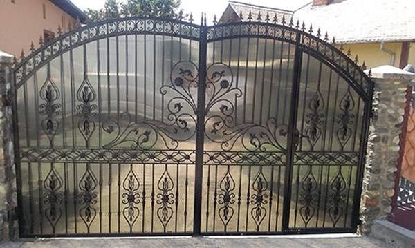 Porți și panouri gard din fier forjat și tabelă decupata