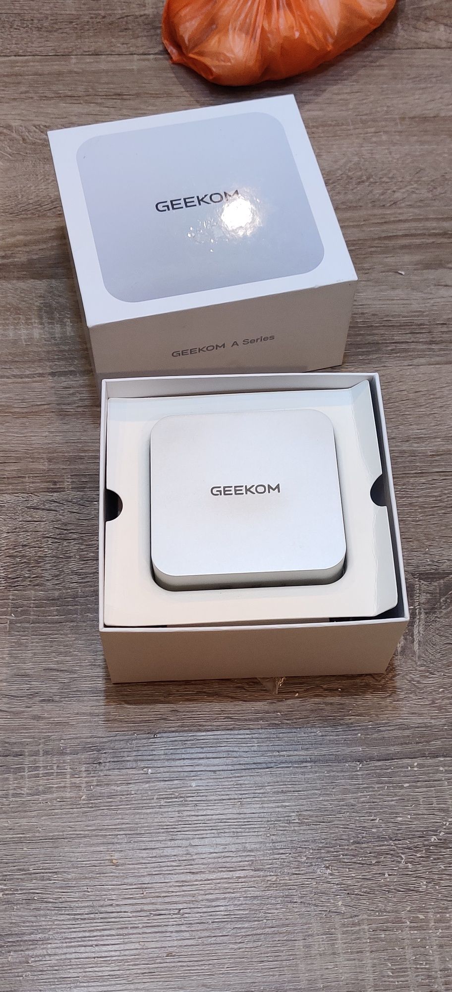 Мини компютър GEEKOM Mini PC A6 Ryzen 7 6800H 32GB RAM 1TB + Win11 Pro