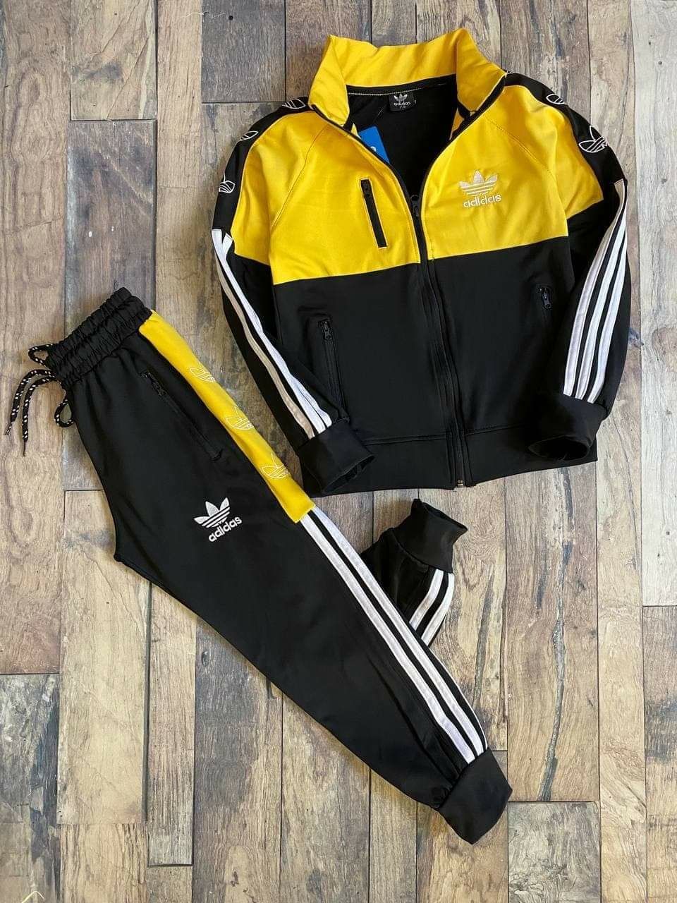 Trening Adidas unisex din silon, sigla cusuta