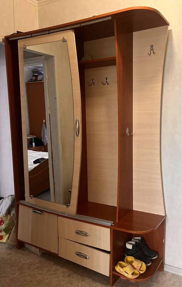 шкаф для прихожей продам срочно