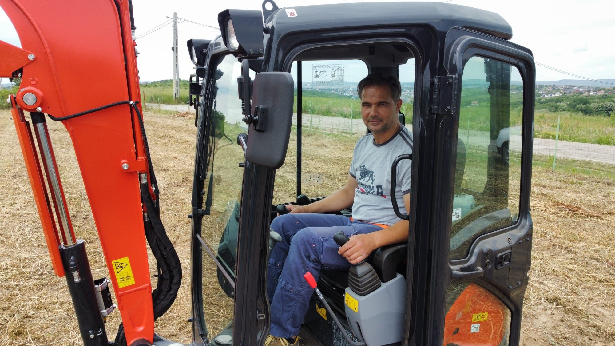 Sapaturi Santuri Nivelari Taluzari Terasari Inchiriere Mini excavator