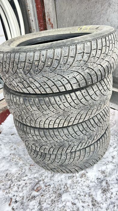 Продаю шины зима шипы 205/70/15 комплект 4шт