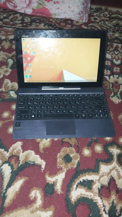 Netbook Asus sotiladi