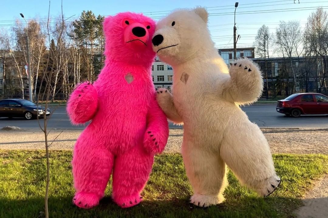 Продаётся 2 костюма Мишка Умка высотой 2,6 м белый и розовый