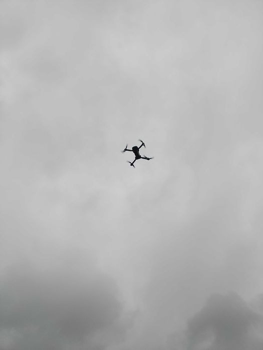 Dronă cu cameră 4 k