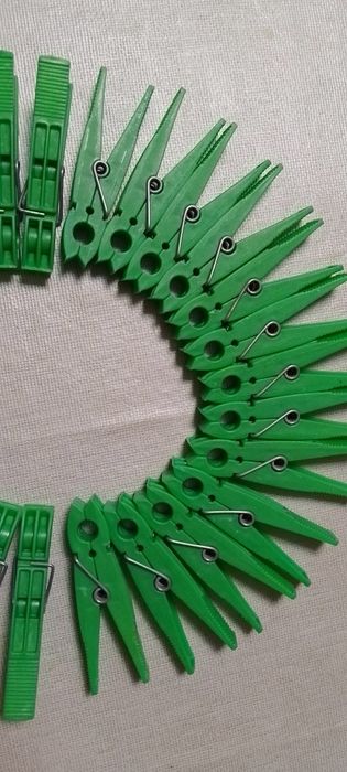 Пластмасови щипки за пране в зелено