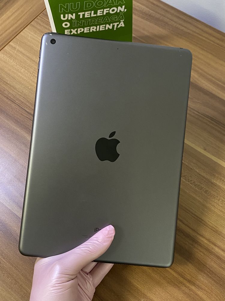 iPad 10.2-Inch 9th Generation / 64 GB / Space Gray/ Bun