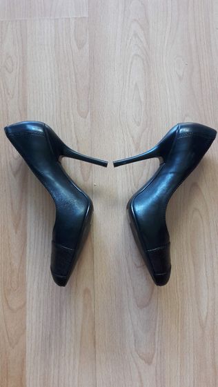 Дамски елегантни черни обувки с тънак ток VIA UNO