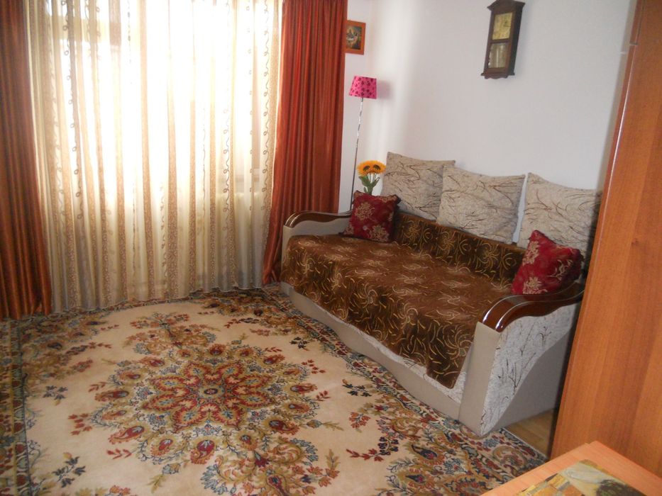 Inchiriez apartament cu 2 camerei