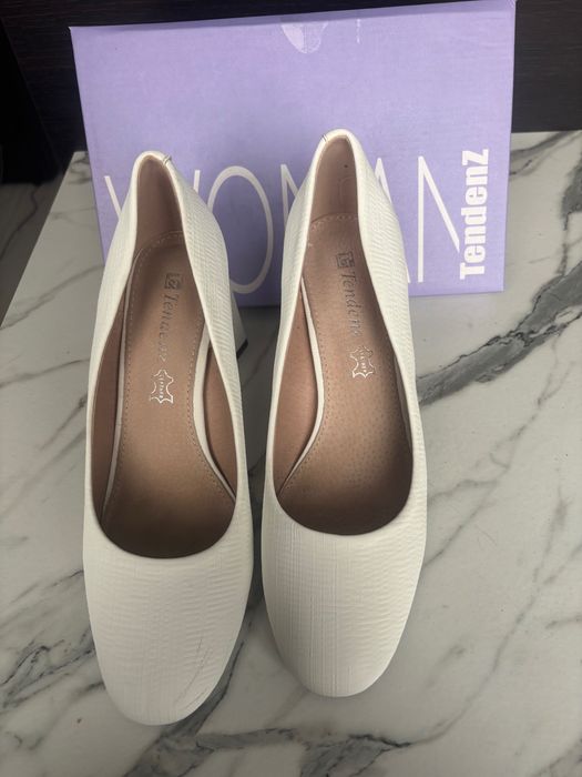 Дамски обувки на висок ток