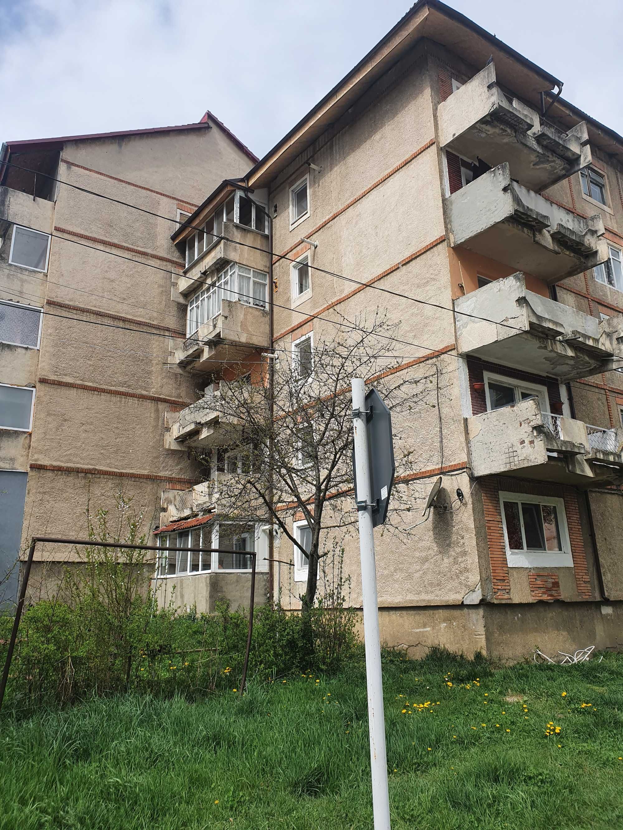 Vand apartament etaj 1