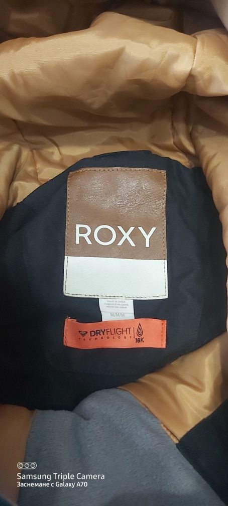 Продавам дамско яке ROXY размер М
