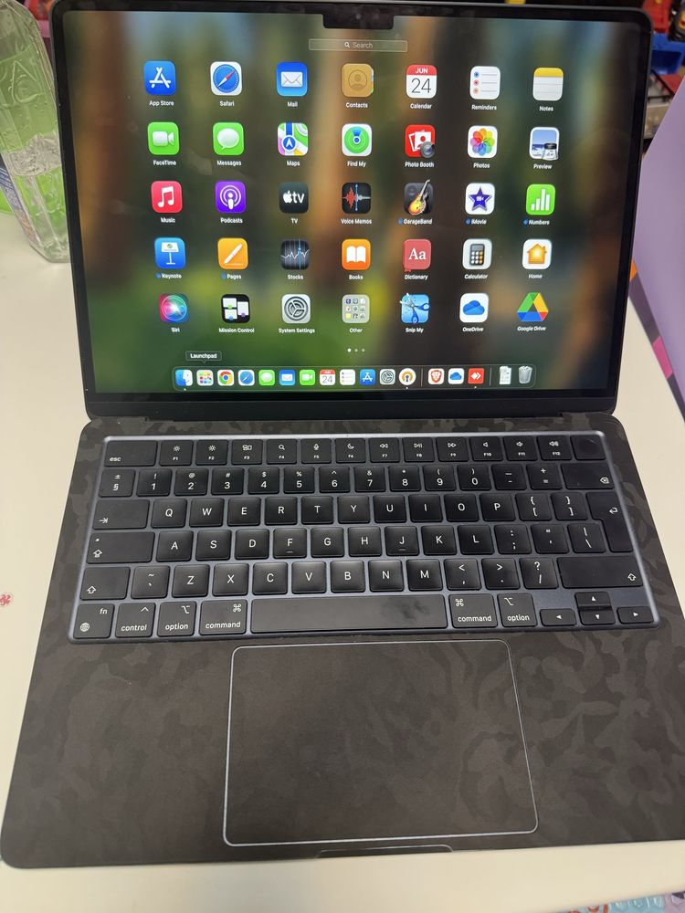 MacBook Air 13.6” M2, 8GB RAM, 512GB SSD, Stare excelentă