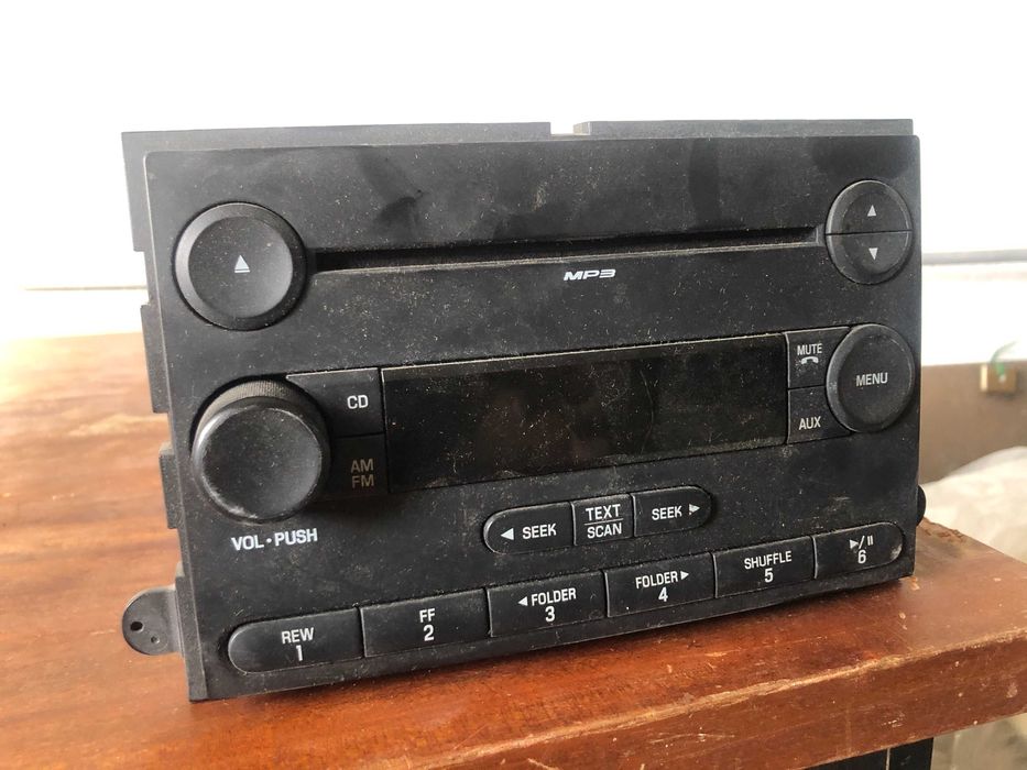 Продам оригинал. б/у штатную магнитолу от Форд в рабоч. состоянии.