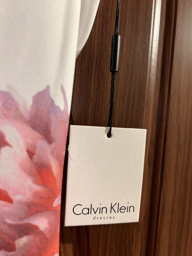 Нова оригинална Calvin Klein рокля с етикет