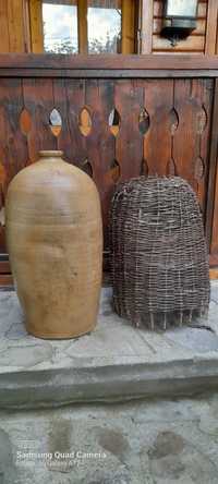 Vechi vas ceramica pentru depozitarea uleiului