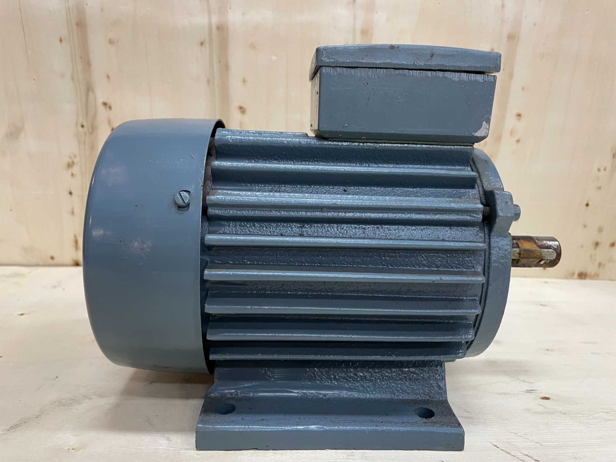 Eлектродвигател ЕЛПРОМ 4АО-80А-6D, 2.2 kW, 220/380V, 940 об/мин