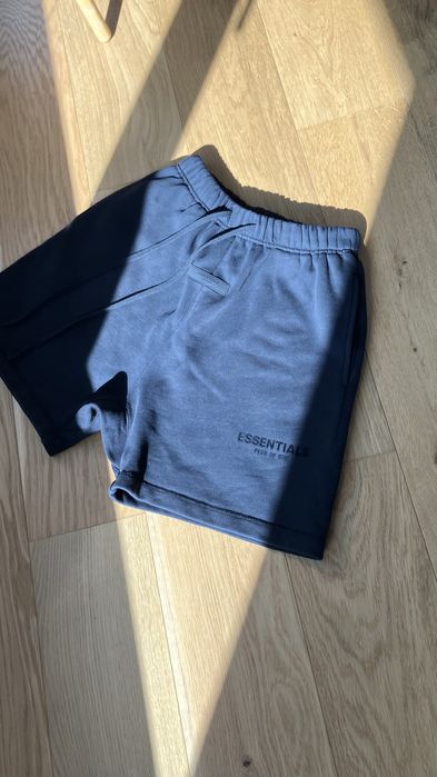 Essentials къси панталонки