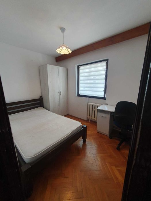 Persoana fizică vând apartament cu 4 camere str Ion Meșter nr.4