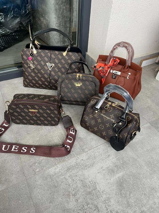 Guess чанти ,раници бъбрек