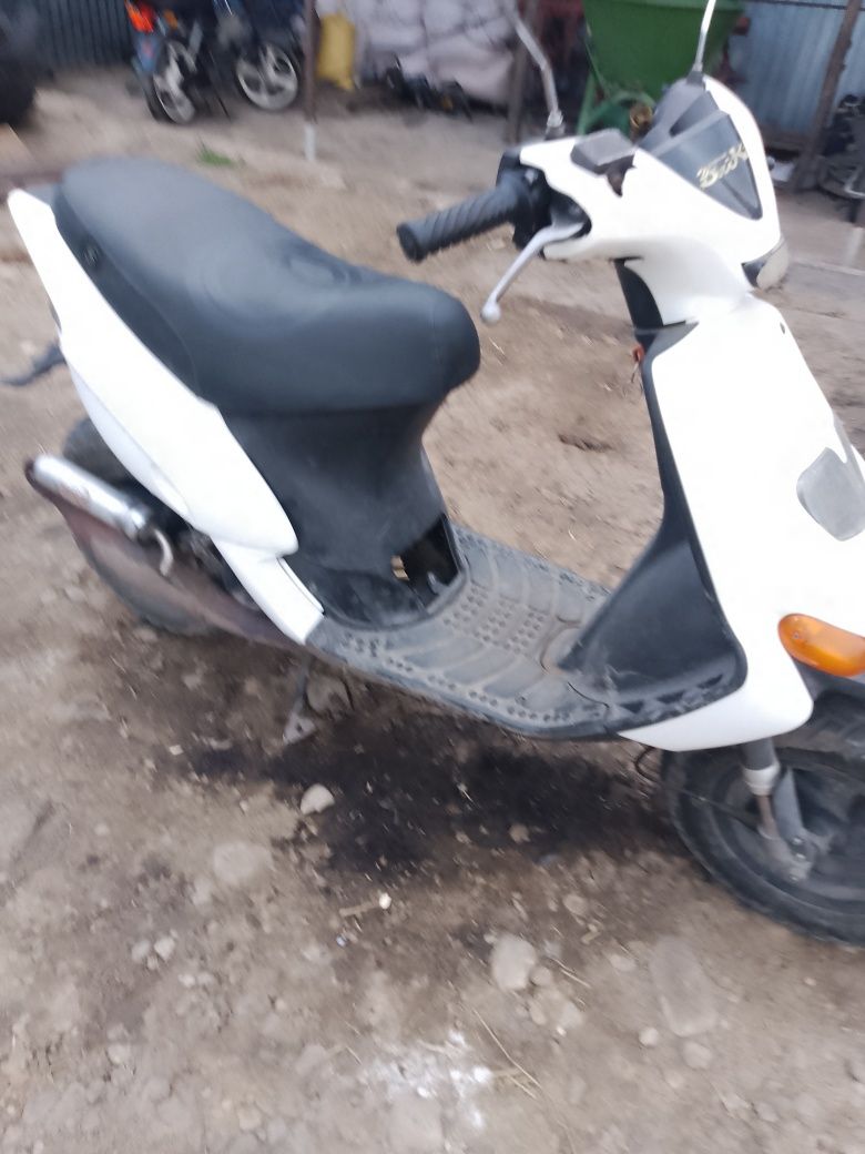 Vând scutere marca Piaggio ambele