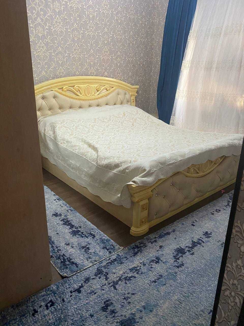 3 xonali kvartira sotiladi politadelda