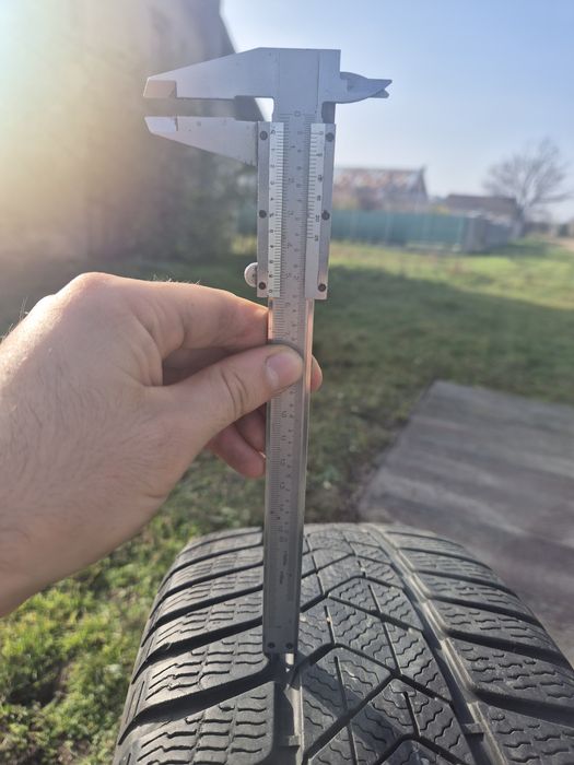 Anvelope iarna Pireli R17