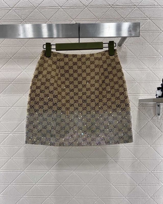 Поли и панталонки Chanel, Dior, Gucci