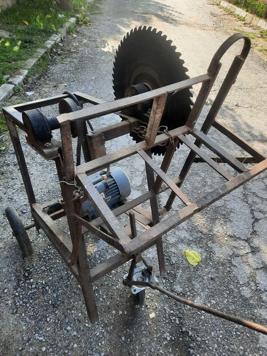 Циркуляр за дърва.