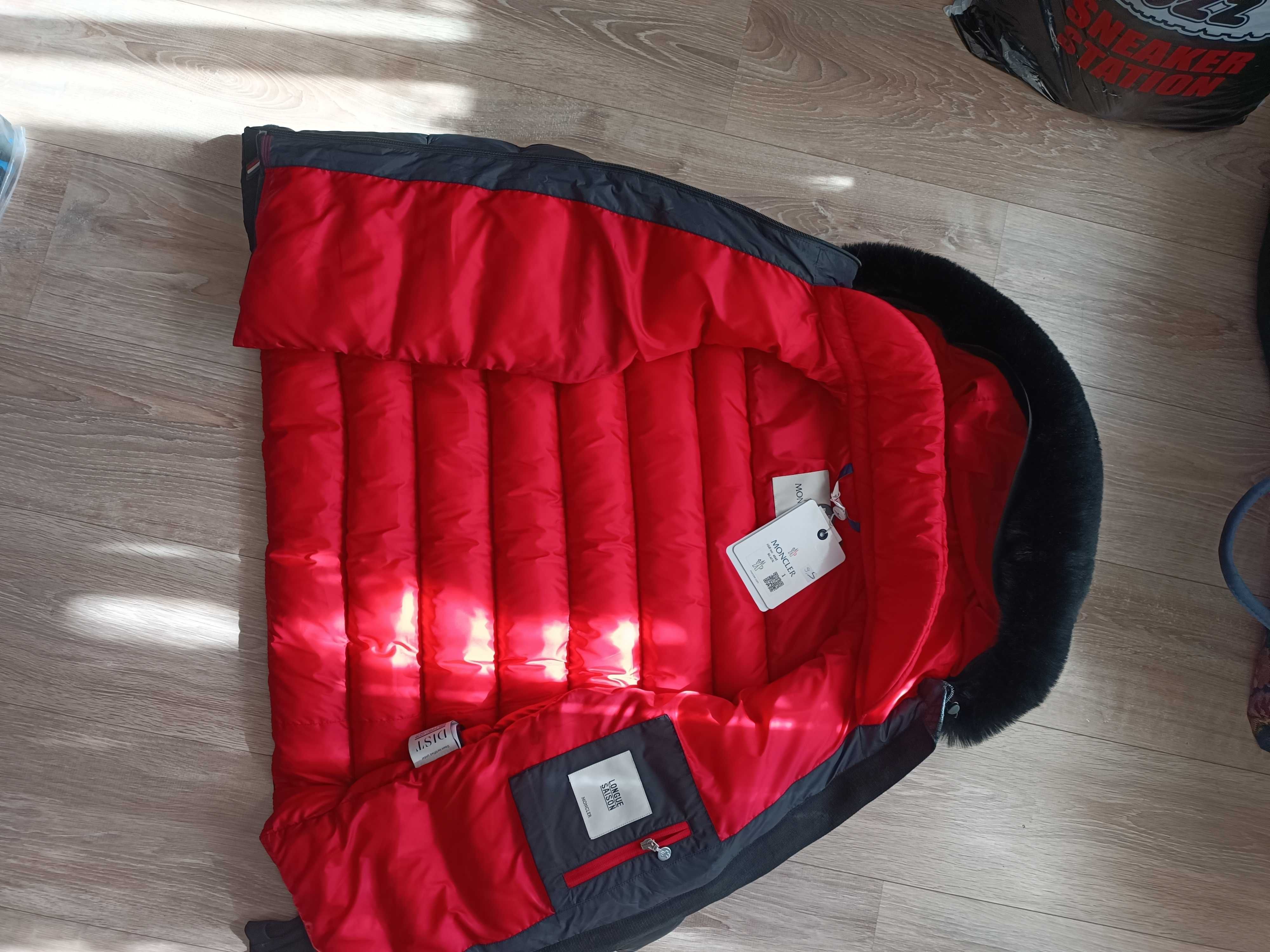 Яке зимно MONCLER с качулка