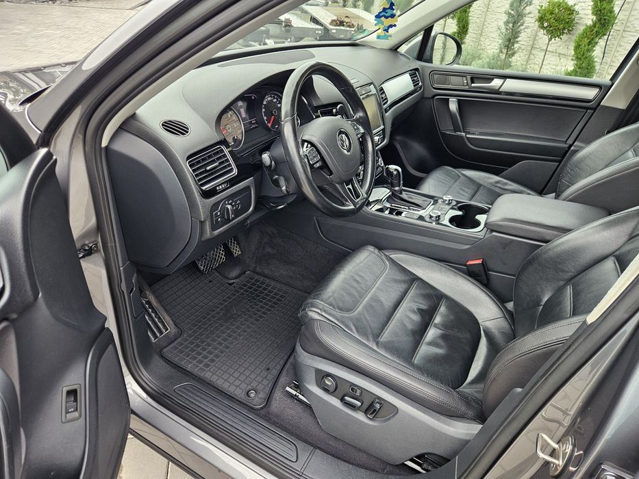 Vw touareg 3.0 tdi,239 cp,4x4,suspensie pe perne, xenon, led ,navi