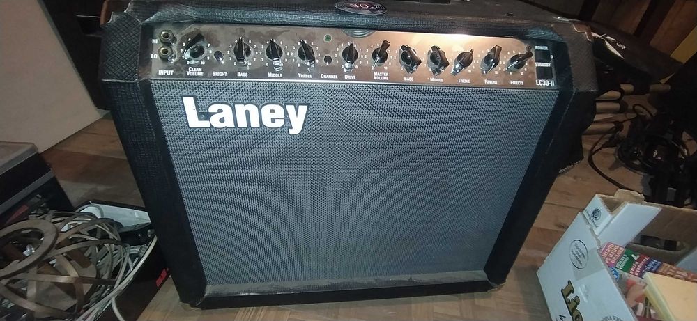 Продавам лампов китарен усилвател Laney LC30