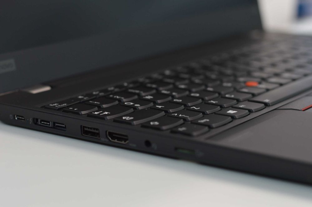 Lenovo ThinkPad P15s-Intel Core i7-1165G7 / 32GB RAM DDR4 / 512GB SSD