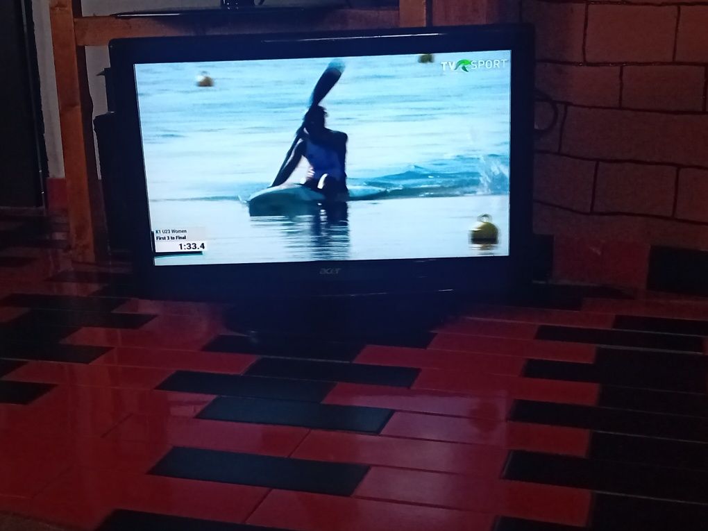 Televizor acer funcțional cu telecomandă