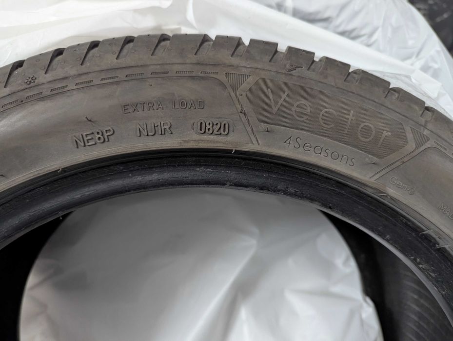4 бр. 235/45/17 GoodYear Vector 4Seasons Gen-3