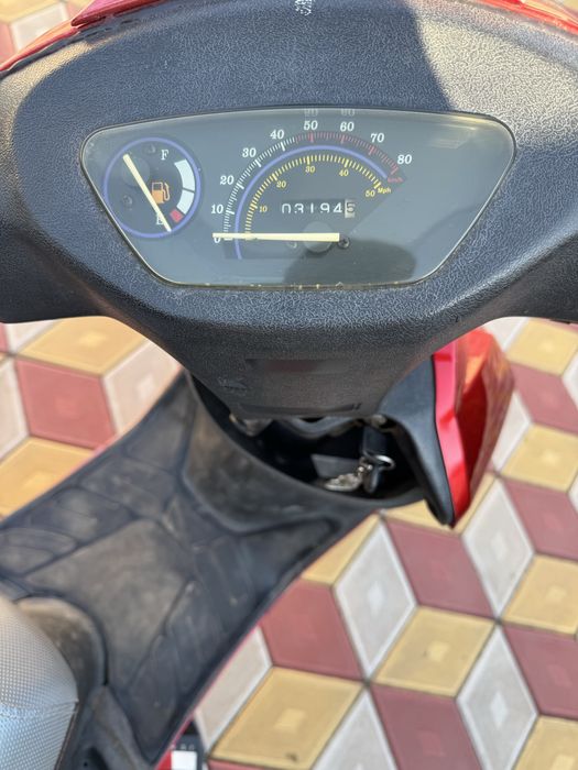 vand scuter porneste la buton