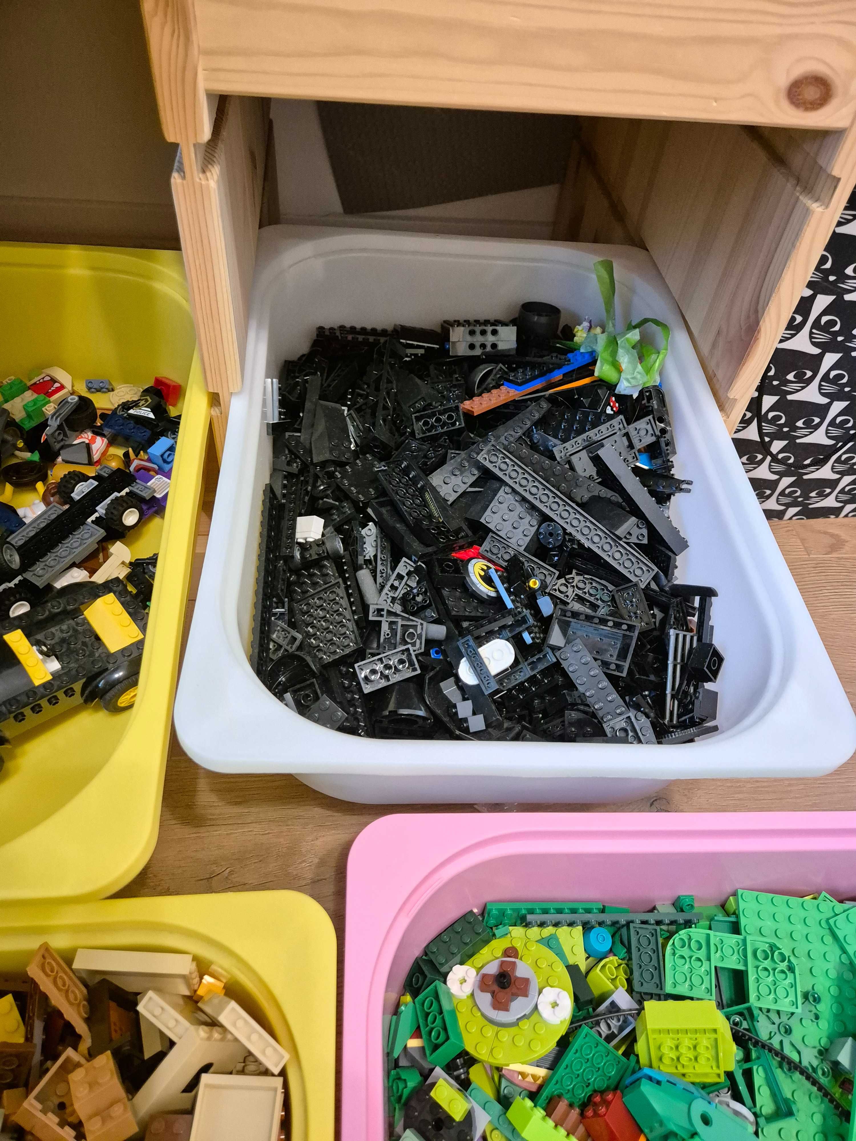 Vand piese LEGO vrac, sortate pe culori si tipuri, aprox 10 kg