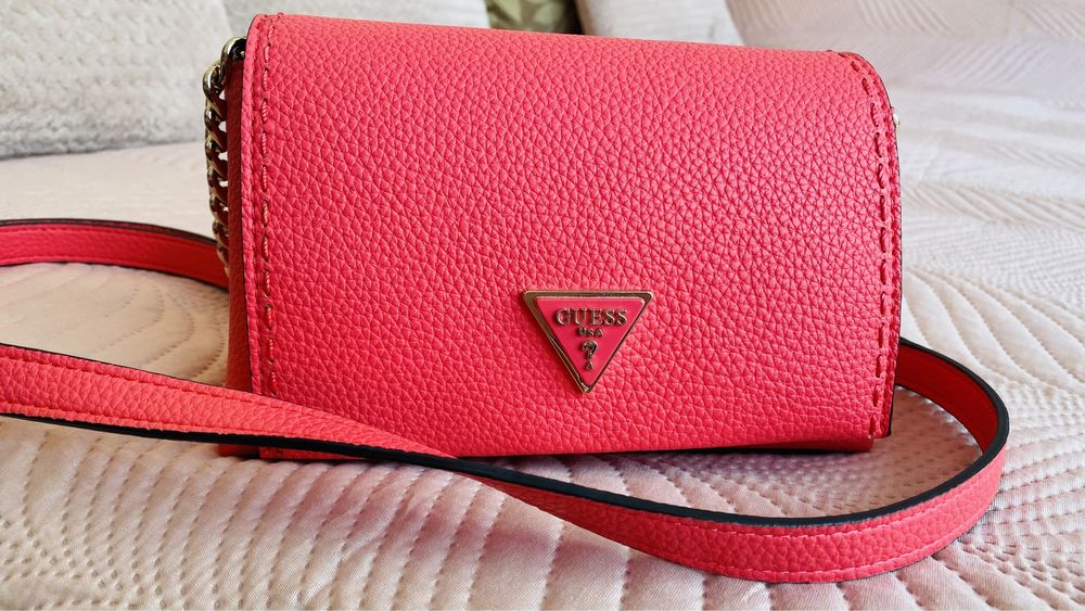 Нова оригиналана Guess чанта