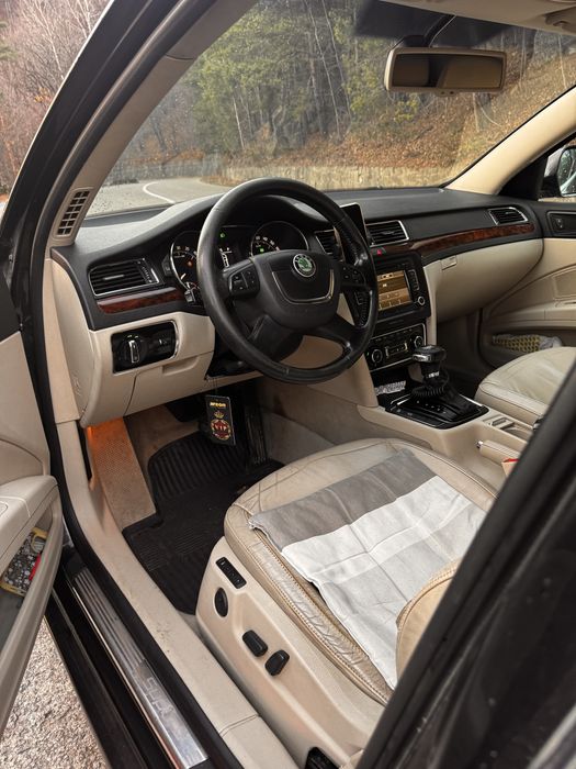 Skoda Superb 2-cutie automata